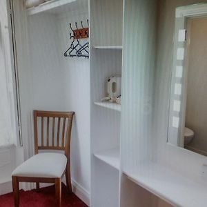 Twin Room Private Bathroom